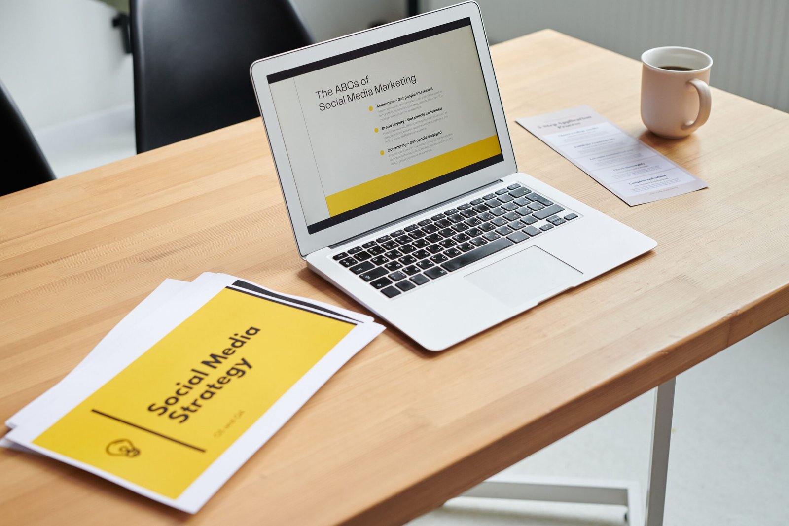 Content marketing vs paid advertising comparison